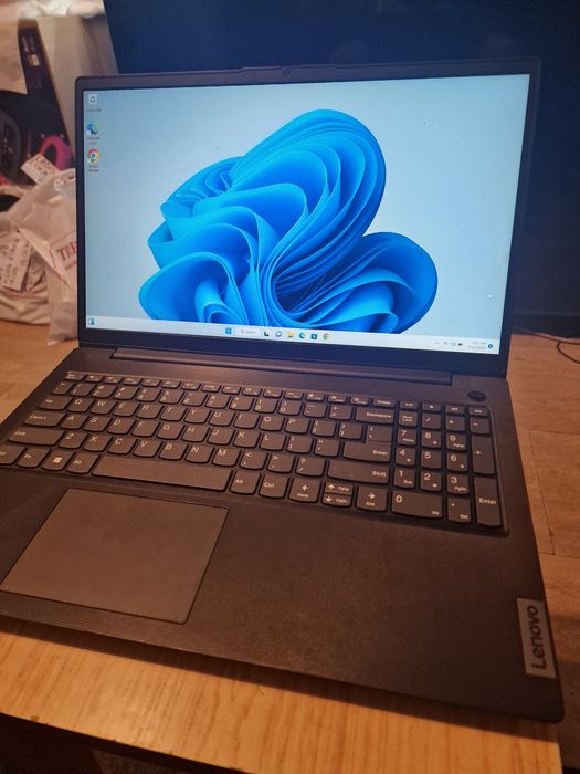 Laptop Lenovo V15G4IRU