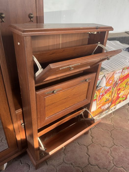 Обувной шкафчик