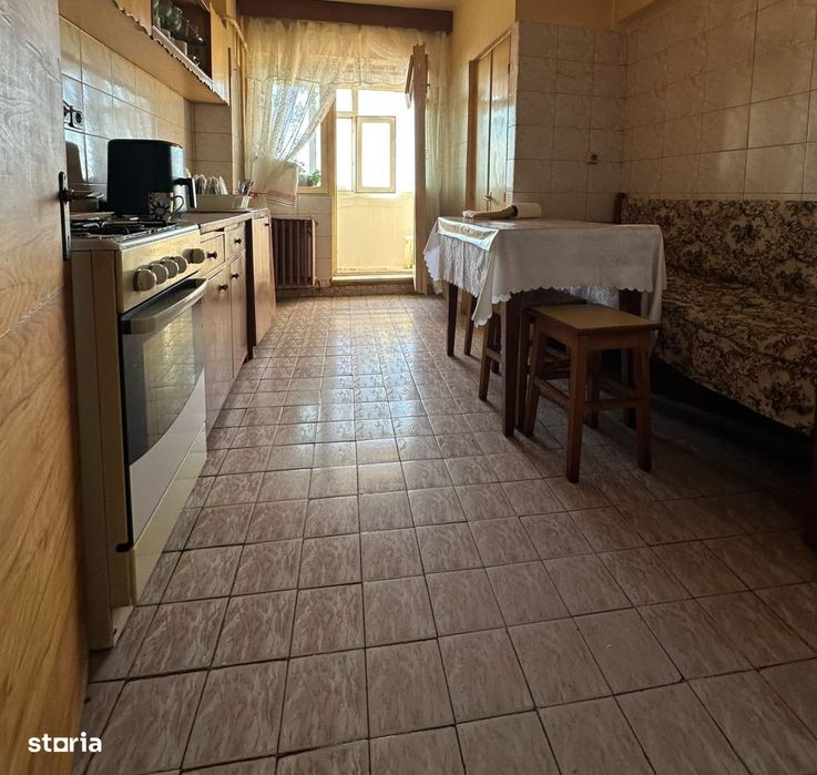 Apartament 3 camere decomandat, zona Calarasilor.