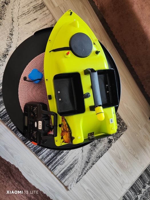 Лодка за захранка v18GB