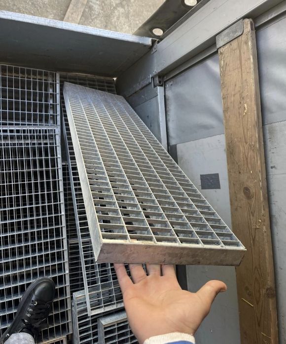 Vând trepte zincate galvanizate pentru mai multe detalii sunați