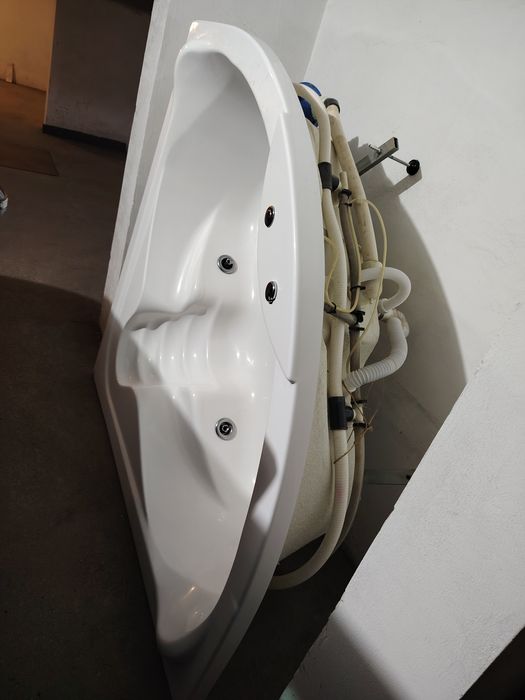 Cada cu hidromasaj, in stare functionala