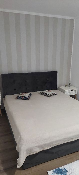 Închiriez garsoniera