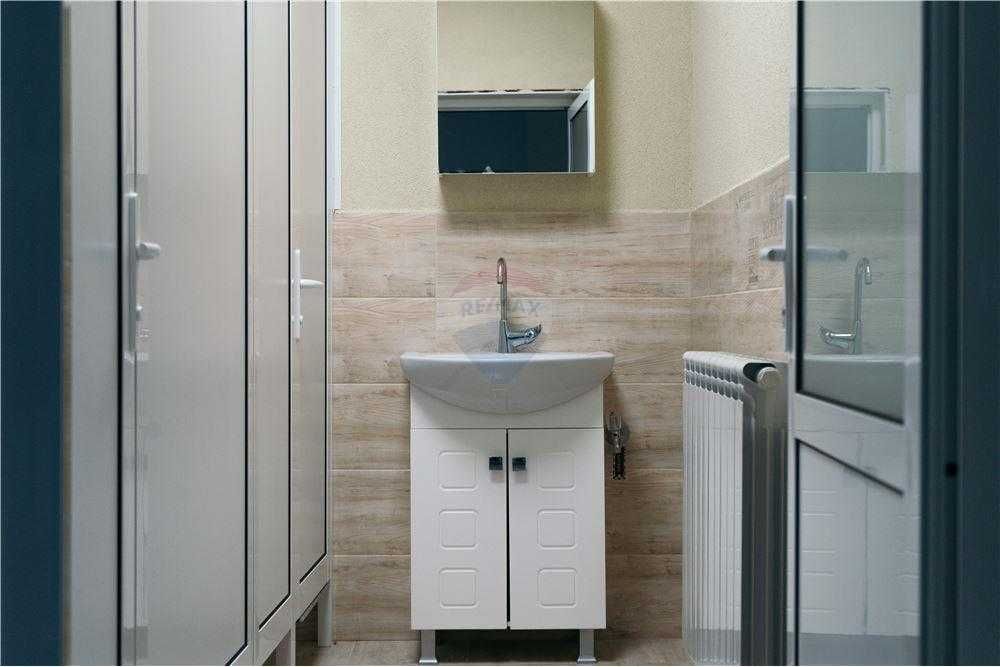 Продава се Офис в Шумен, Център - 392 кв.м за 1562 €/кв.м - Снимка #11