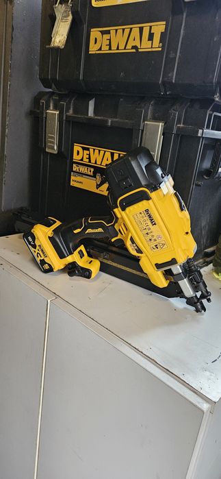 Pistol cuie dewalt dcn 930