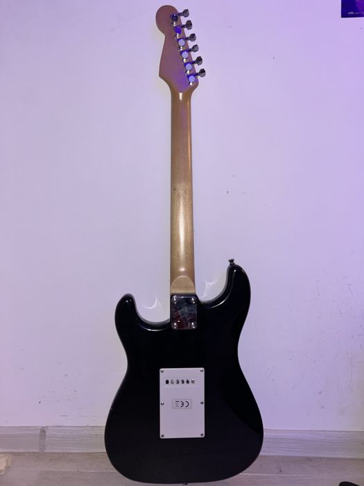 chitara(nu stiu exact daca are firma)