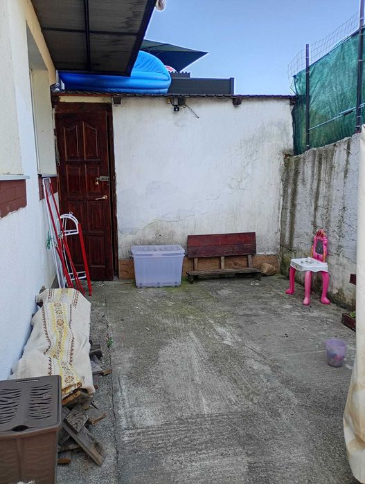 De vânzare apartament cu 3 camere, curte proprie de 110 mp și loc de parcare