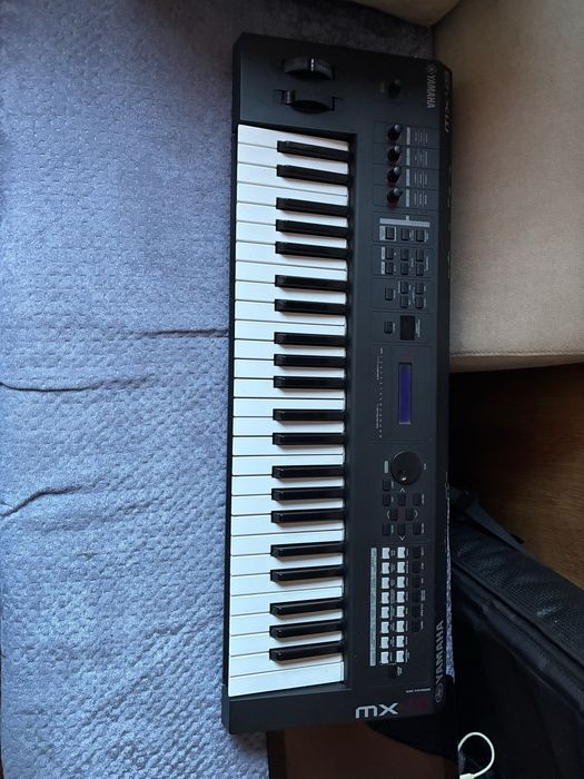Проданам синтизатор Yamaha MX49