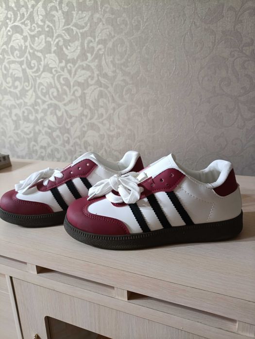 Продам новые кроссовки