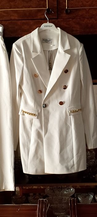 Kastyum shim yangi xali kiyilmagan 44 razmer