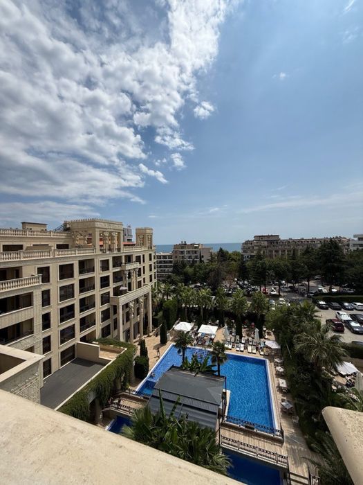 Тристаен с гладка море в Аргищ Партез