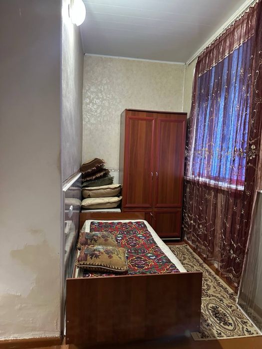 2х комнатная с мебелью и техникой в центре Чирчика! Вдоль дороги