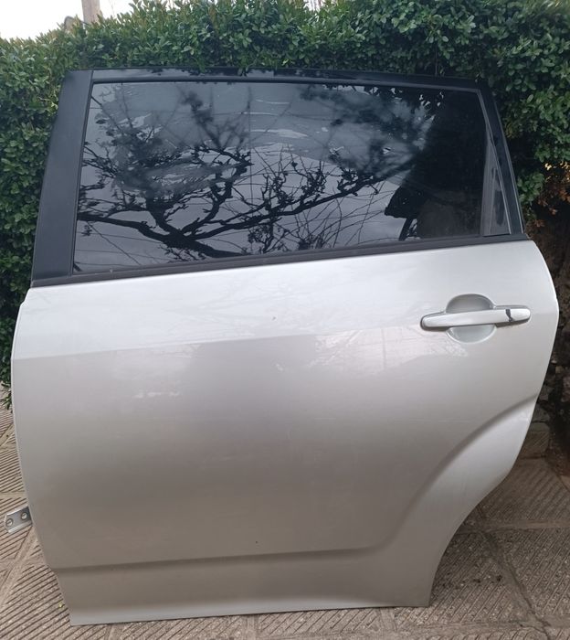 Задна лява врата Toyota corolla verso 2004-2009