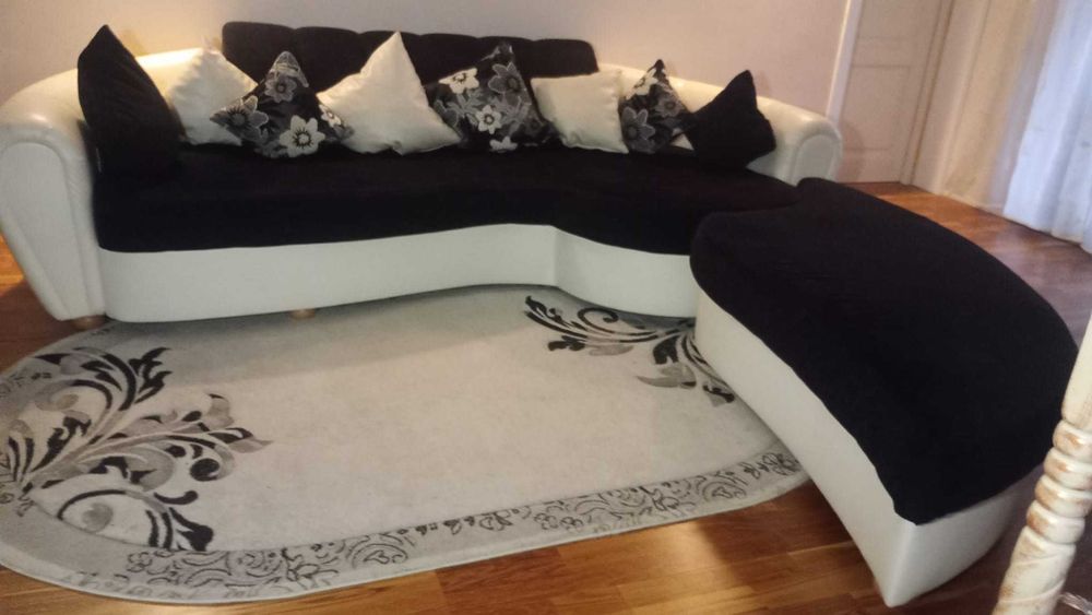 Vând canapea colțar tip pat bonus covor