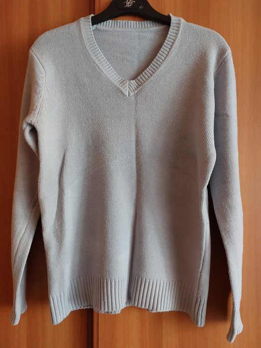 Pulover cu decolteu in V
