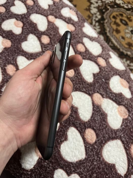 Продам айфон 11.