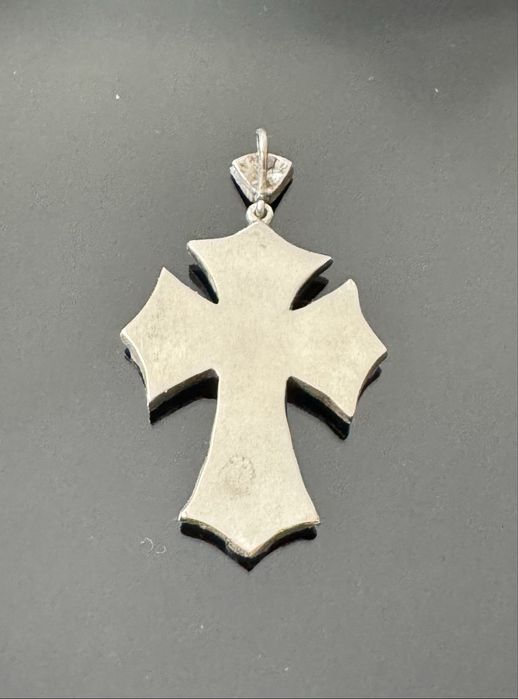 Cruce din argint, diamante si smaralde