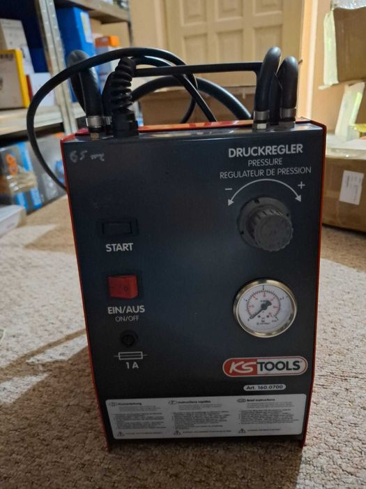 Aparat electric profesional pentru aerisit și schimbat lichidul de frână KS Tools, model Art. 160.0700