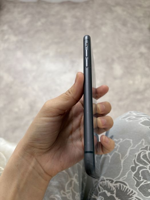 продам iPhone 11 в хорошем состояние