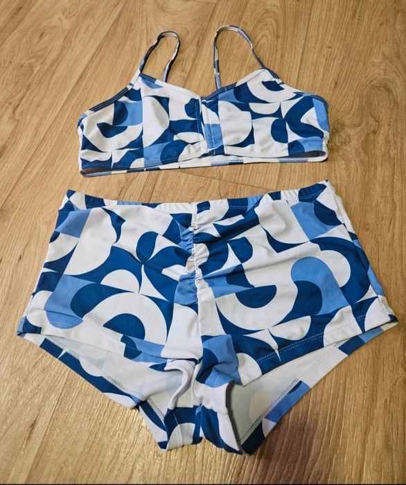 Costum de baie din doua piese
