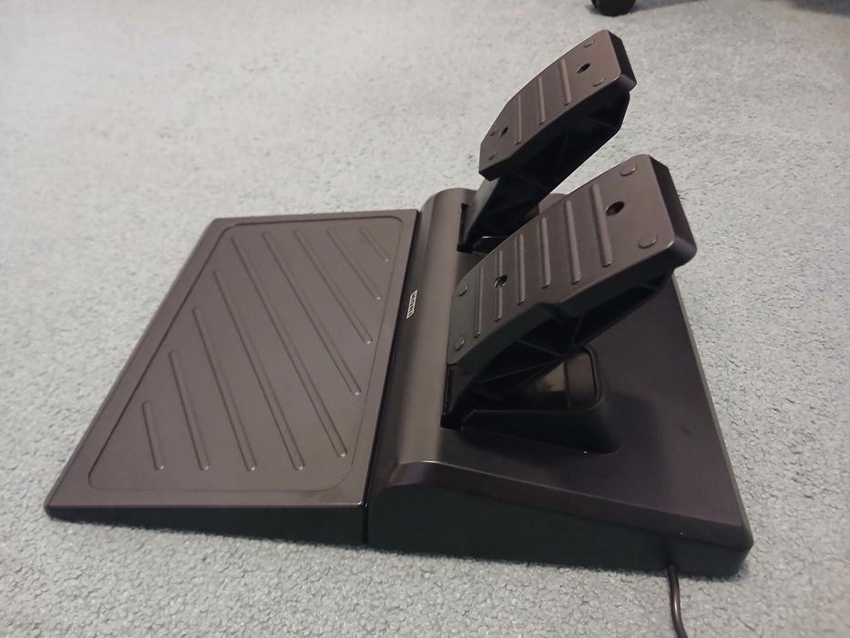 Vând volan Hori Racing Wheel Apex pentru ps4,ps5 și pc. Ca nou.