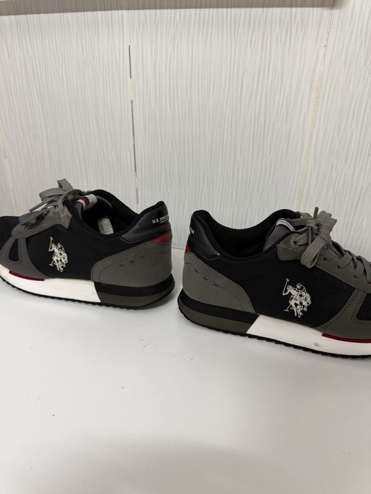 Adidasi barbati pollo