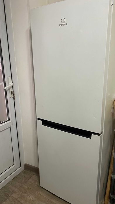 Холодильник Indesit