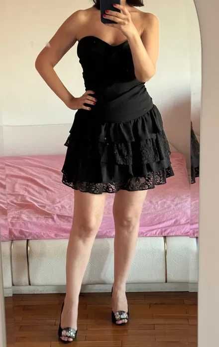 Малка черна рокля