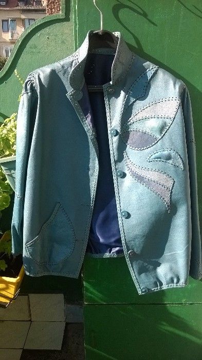 Продавам ръчно изработени дрехи от естествеа кожа