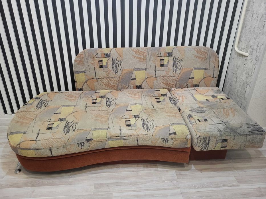 Продам диван/ тахта б/у
