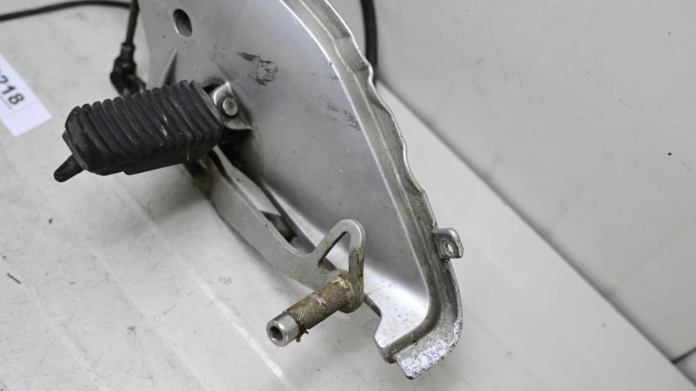 Suport Scarita Dreapta Pedala Cu Pompa Frana BMW R1200RT 2005 - 2009