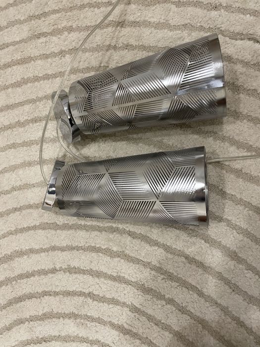 2 серебрянных металлических светильника