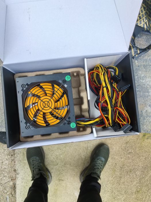 Продавам захранване ползвано ⁴дни 45€