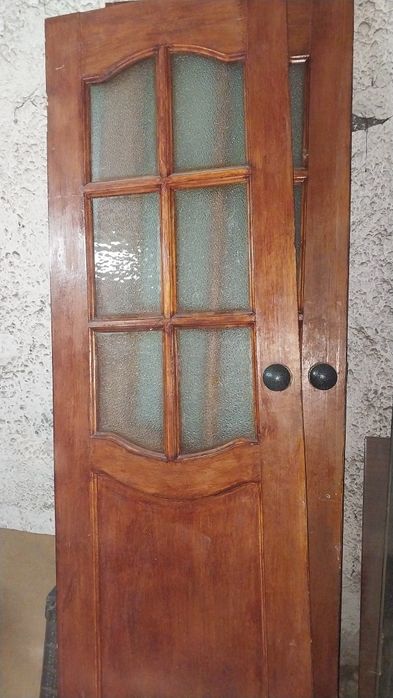 Продам двери деревянные