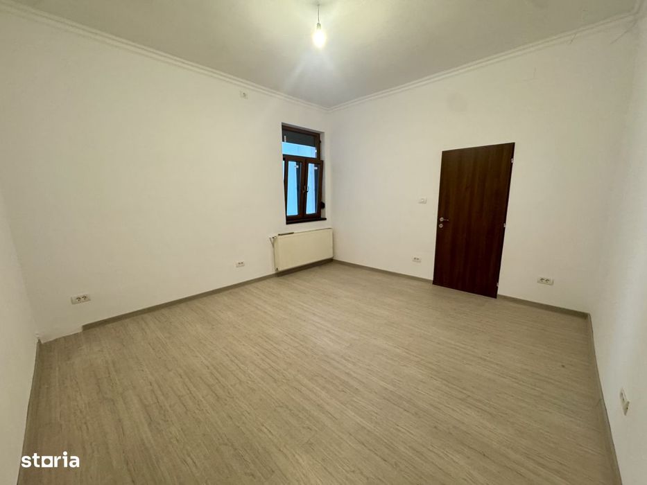 Vand apartament 2 camere, renovat, central-Turnul de Apa