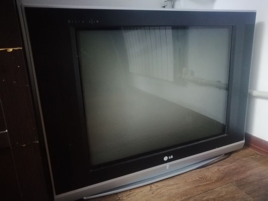 Телевизор сатылады.  Бу бәрі жасайды пулты жок.