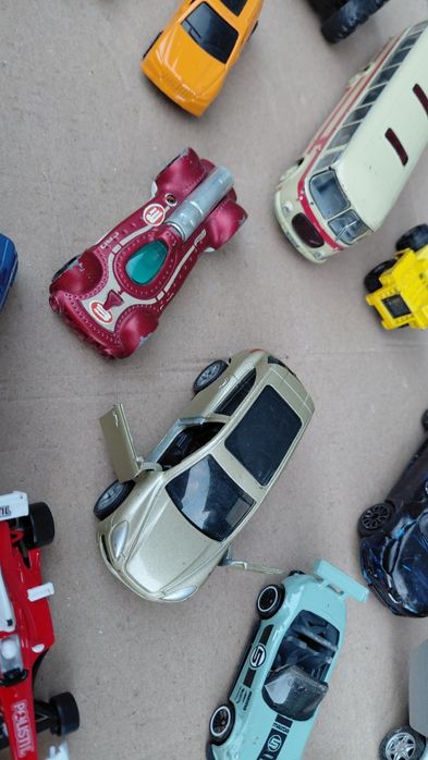 Детски метални колички.