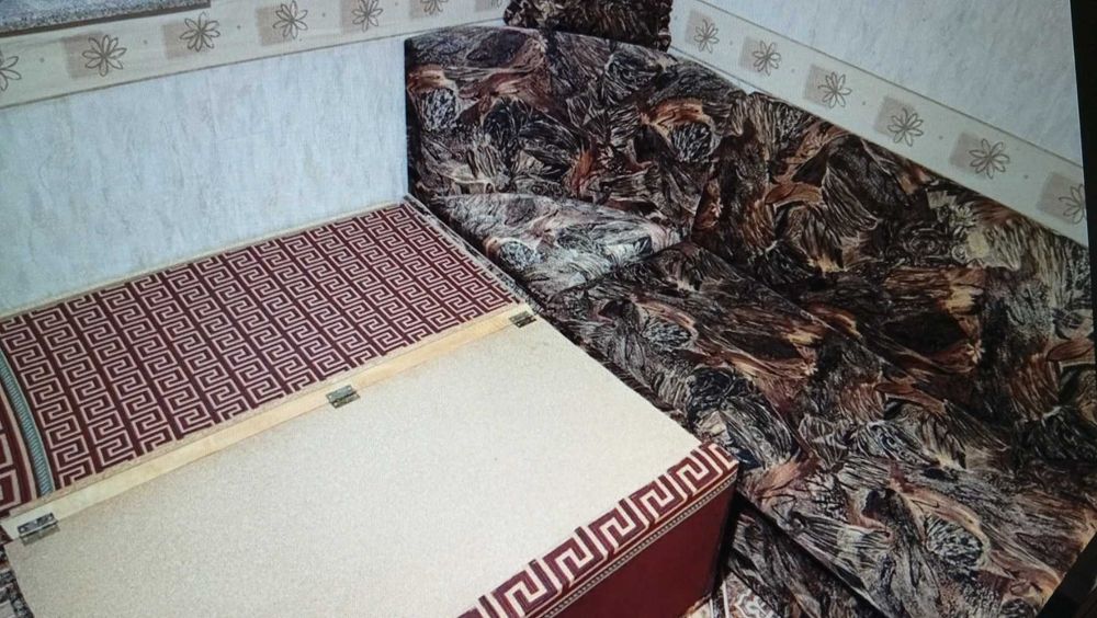 Ъглов разтегателен диван три части, става на спалня с място и под трите за багаж