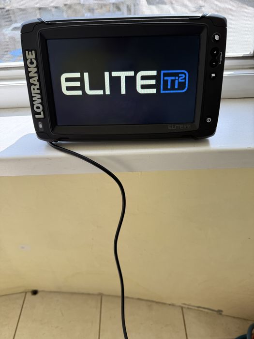 Продавам СОНАР LOWRANCE Ti2  9”
