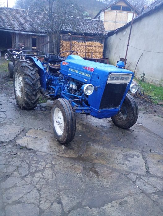 Ford în 3 cilindri 50 cp fără gaze pornește ușor cauciucuri bune