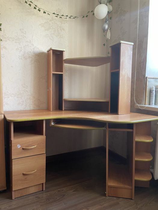 Продам стол компьютерное
