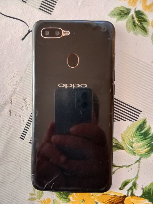 Продавам oppo a5s за части