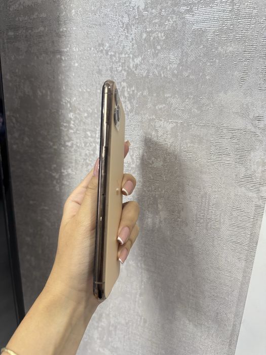 Продам Iphone 11 pro max 256