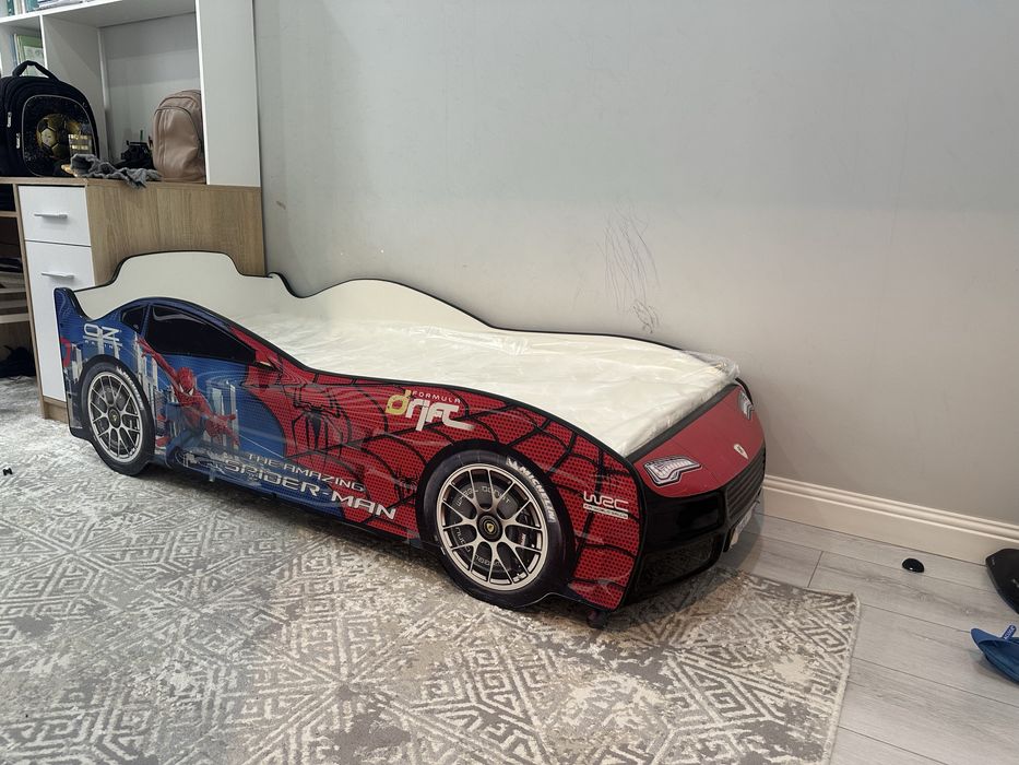 Детская кровать машинка