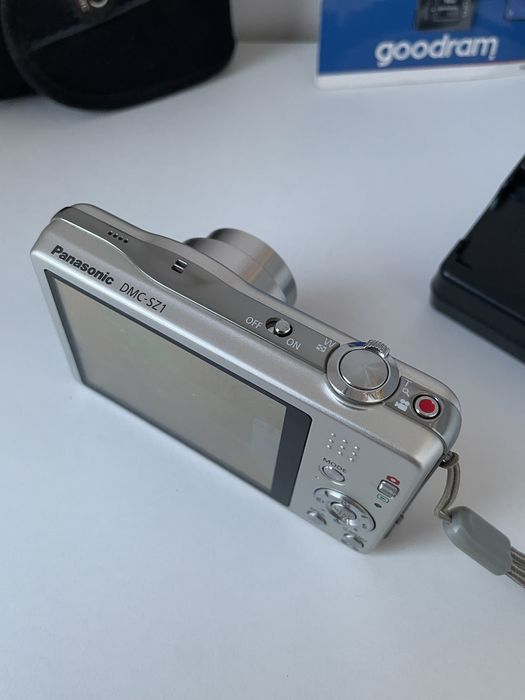 Aparat foto digital PANASONIC Lumix DMC-SZ1 Silver, 16MP, 10X Zoom Wide Angle, 16GB Digital Point and Shoot Camera
