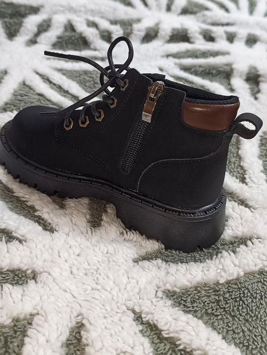 Ботинки на мальчика чёрного цвета