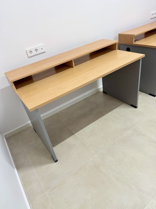 Продам б/у офисные столы!