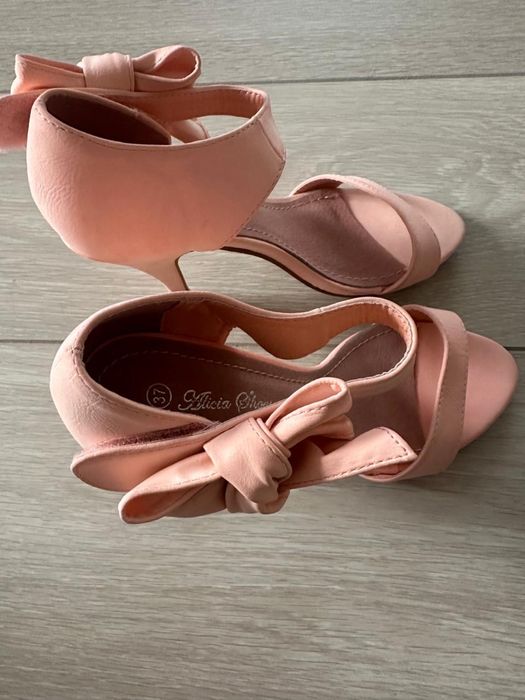 Продам летние босоножки