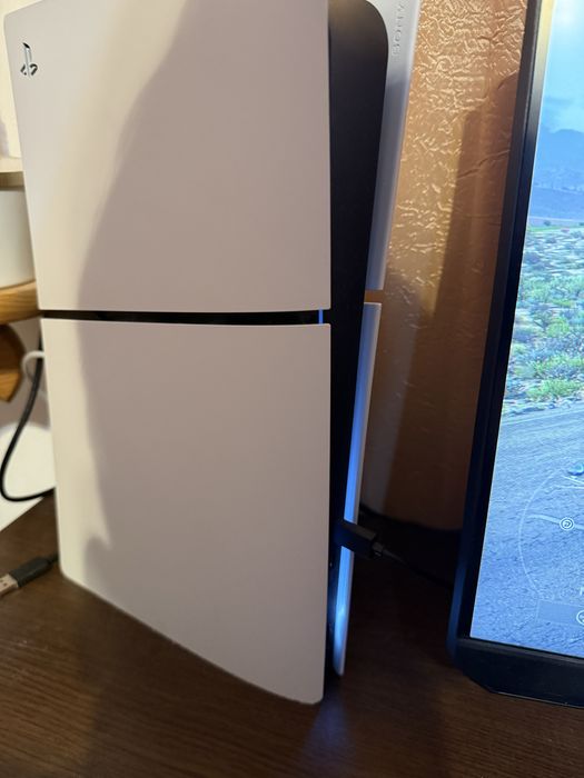 Продавам playstation 5 (slim) с гаранция!!!