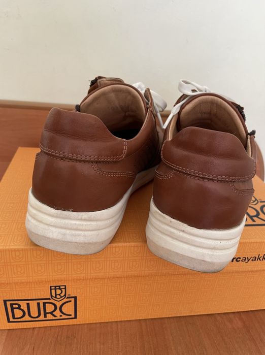 Продам кроссовки 36рр